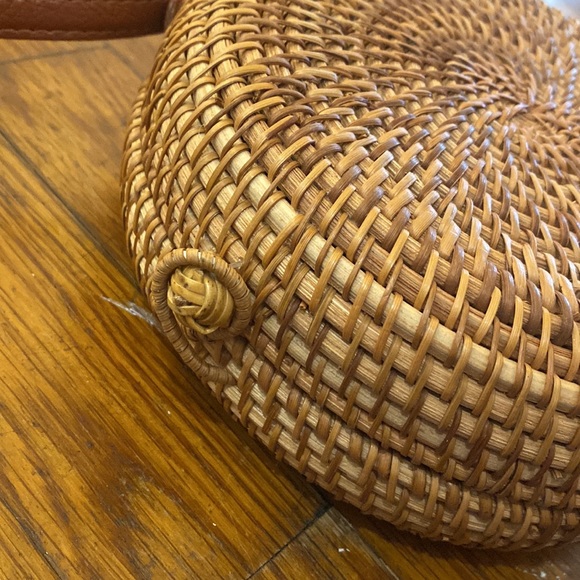 Crossbody whicker bag - Picture 2 of 3